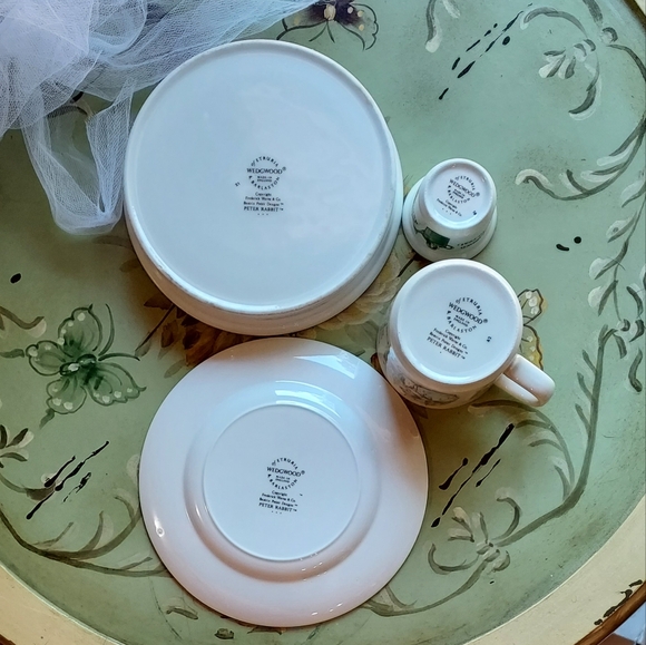 Peter Rabbit Nursery 4 pc set by Wedgewood, Vintage - Picture 4 of 10